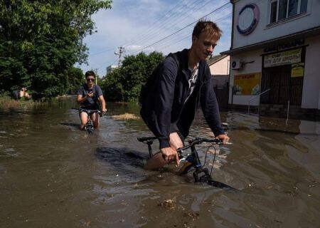    В Херсонской области продолжают бороться с последствиями теракта Украины на Каховской ГЭС