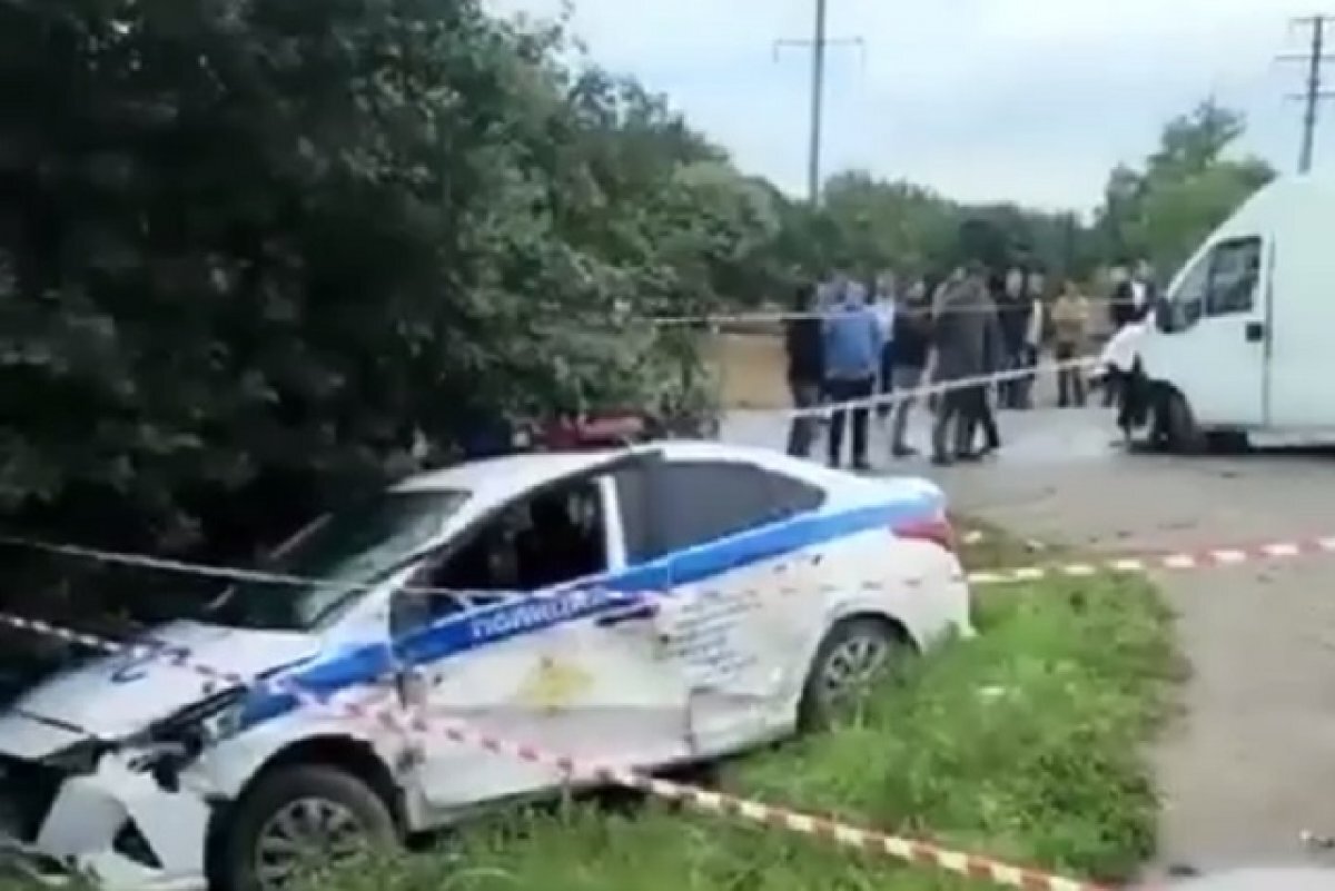    Полицейская машина попала в ДТП в Кабардино-Балкарии и съехала в кювет