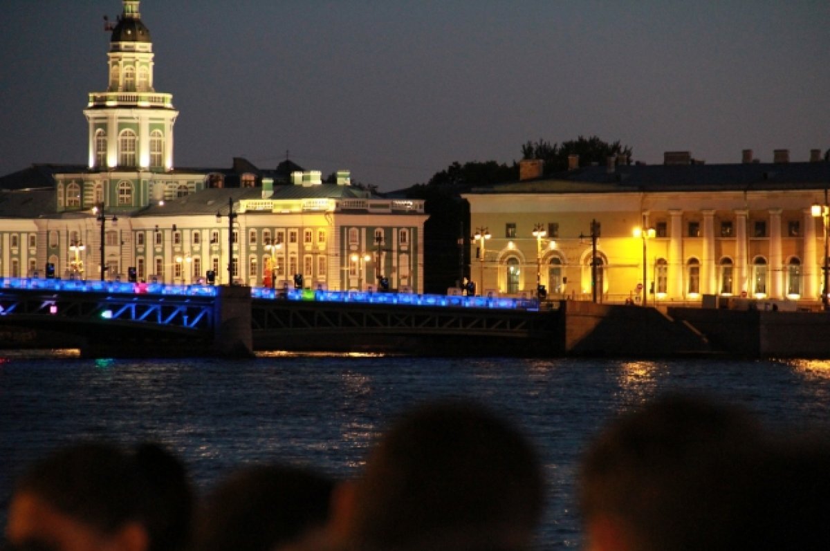    В центре Петербурга в выходные вводят серьёзные ограничения для водителей