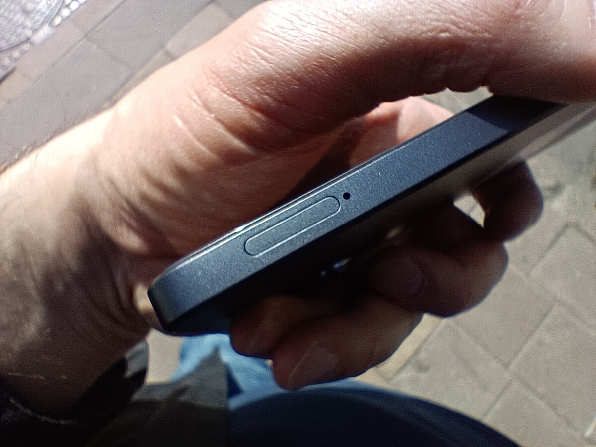 У realme 10 PRO острые грани как у iPhone 14:)