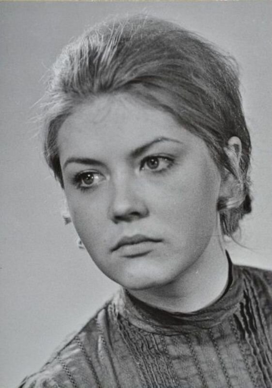 Озолиня причина. Лилита Озолиня. Лилита Озолиня актриса. Лилита Озолиня фото