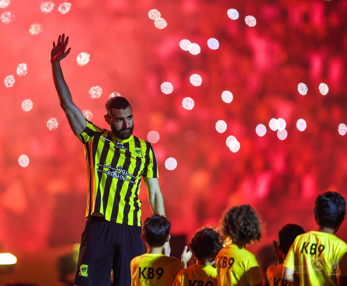 📸 62 тысячи болельщиков посетили презентацию Карима Бензема в «Аль-Иттихаде». Достойно встретили легенды.