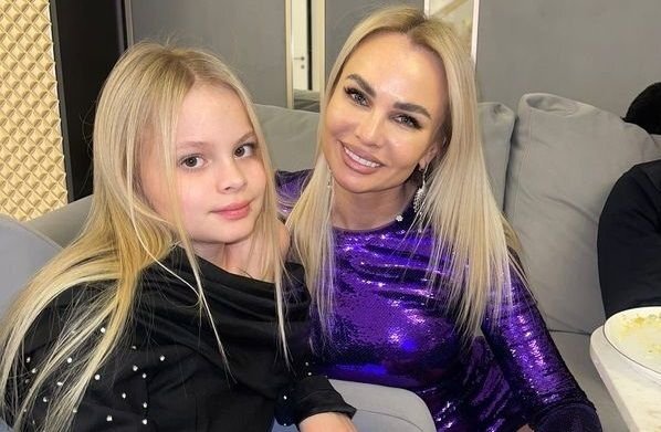 Дочь виталия гогунского милана сейчас 2025 фото Чем занимается 13-летняя дочь Виталия Гогунского, которую он оставил без алимент