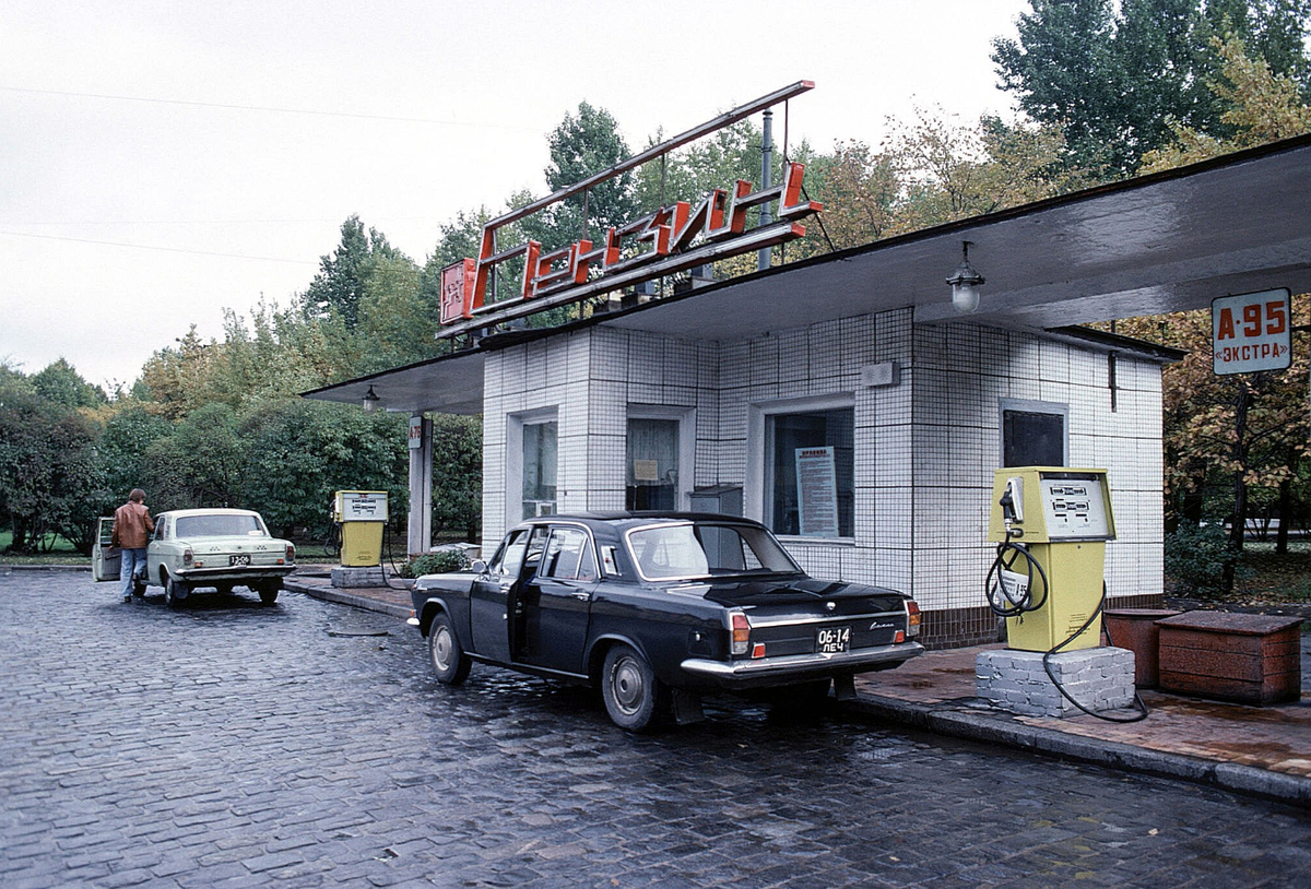 Водитель мог выбрать нужную ему марку бензина по цвету