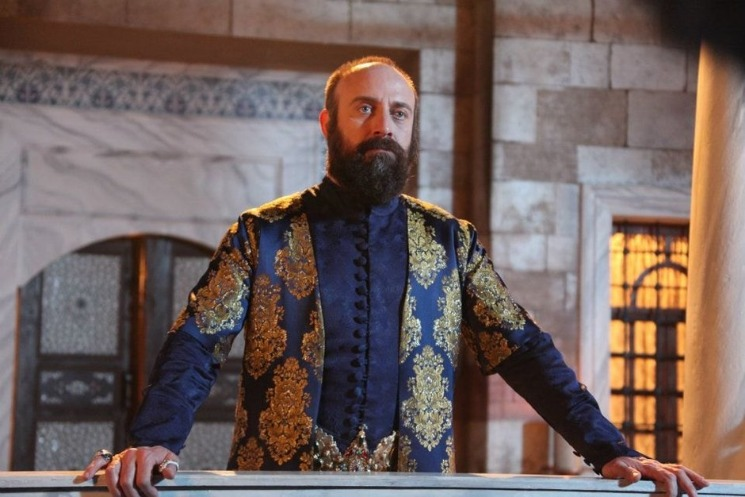 Кадр © "Великолепный век". Режиссёры: Дурул Тайлан, Ягмур Тайлан, Ягыз Алп Акайдын. Сценарий: Мерал Окай, Йылмаз Шахин / Кинопоиск