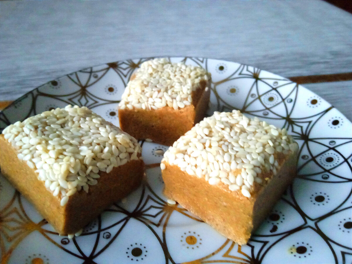 Халва из семечек подсолнечника и кунжута