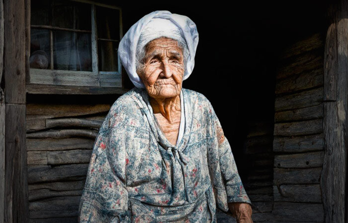 "— И-и, — отмахнулась старушка, — если здорова, на что тебе я?"