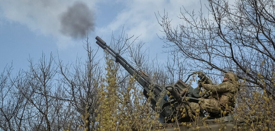 «Убийство русских свиней»: украинский солдат у зенитки под Бахмутом (07.04.2023)