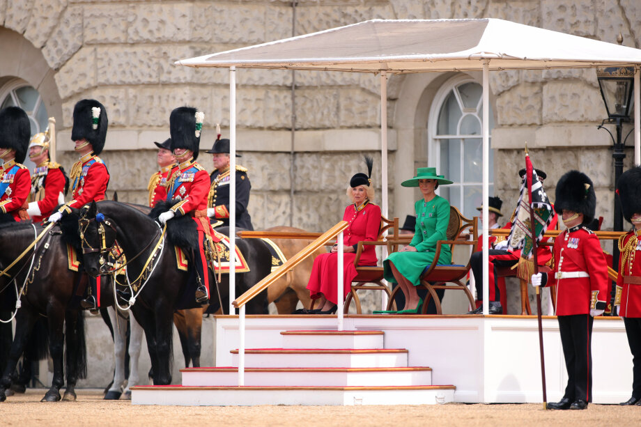 Король парада. Trooping the Colour праздник. Trooping the Color форма. Принц Уэльский. Королевская семья.