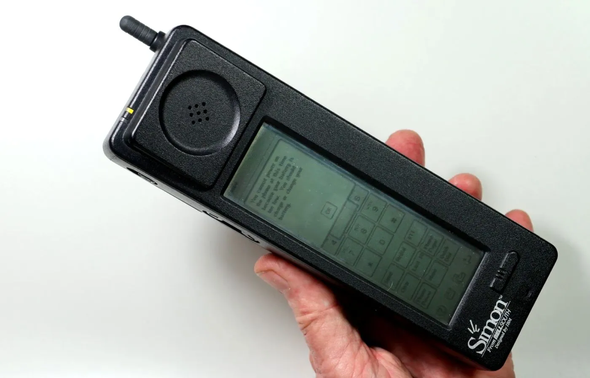 IBM SIMON Весил 510 грамм