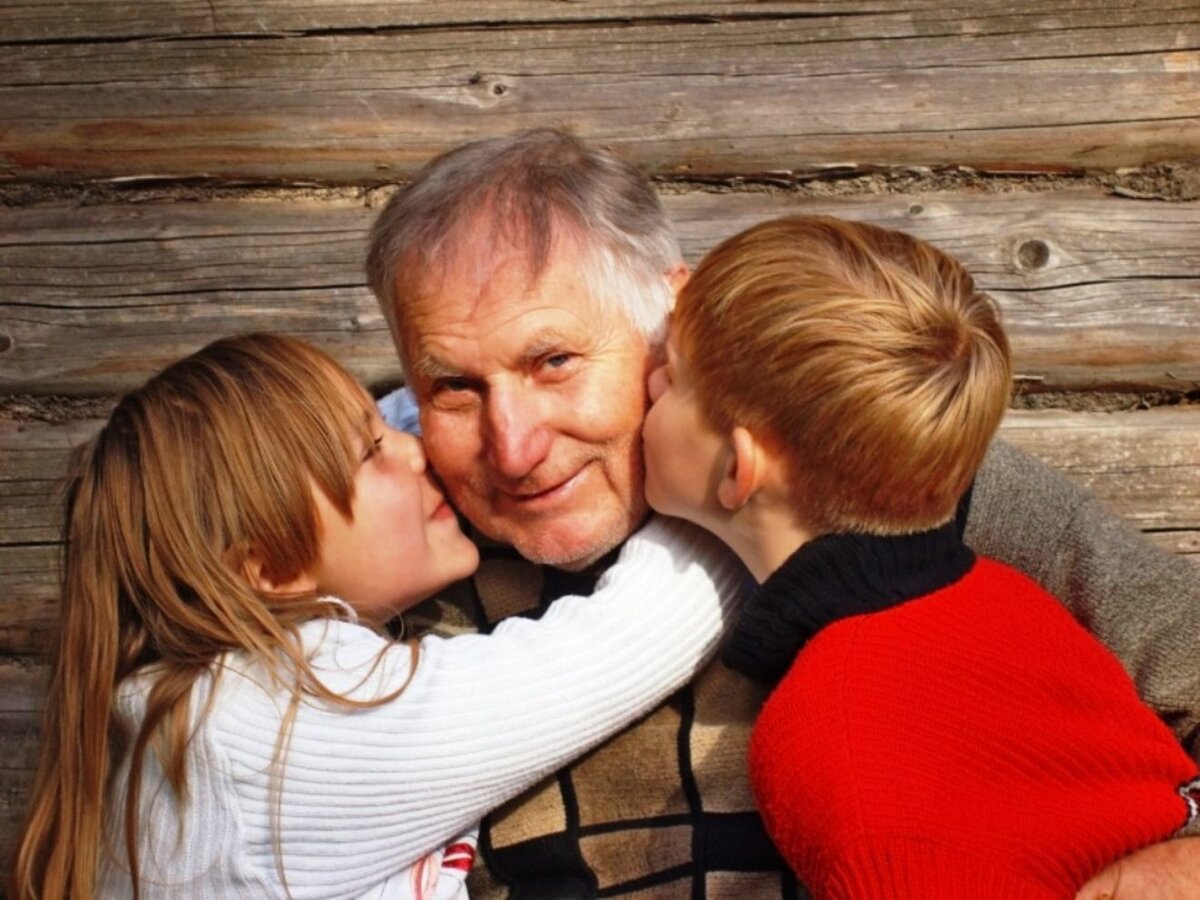 Любимые внуки. Картинка для иллюстрации.