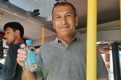    Раздача воды в автобусе © Пресс-служба Министерства транспорта и дорожной инфраструктуры Московской области