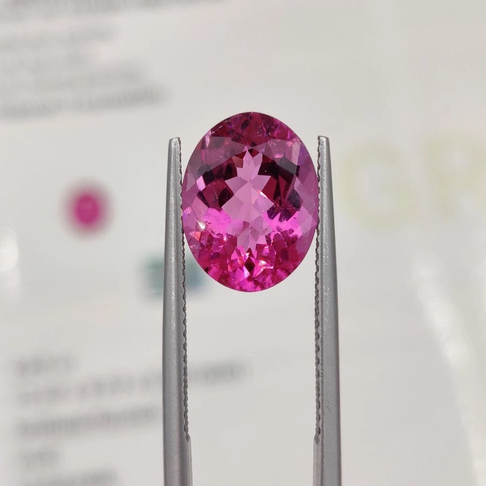 Турмалин огранки "овал" 4.63ct цвет Vivid pink