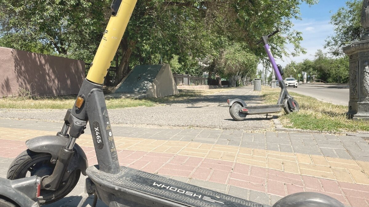     ДТП с участием 12-летнего подростка и 2-летнего малыша произошло в Кировском районе Волгограда. После аварии раненого пешехода пришлось вести в больницу, сообщает издание «НовостиВолгограда.ру» со ссылкой на полицейское ведомство.