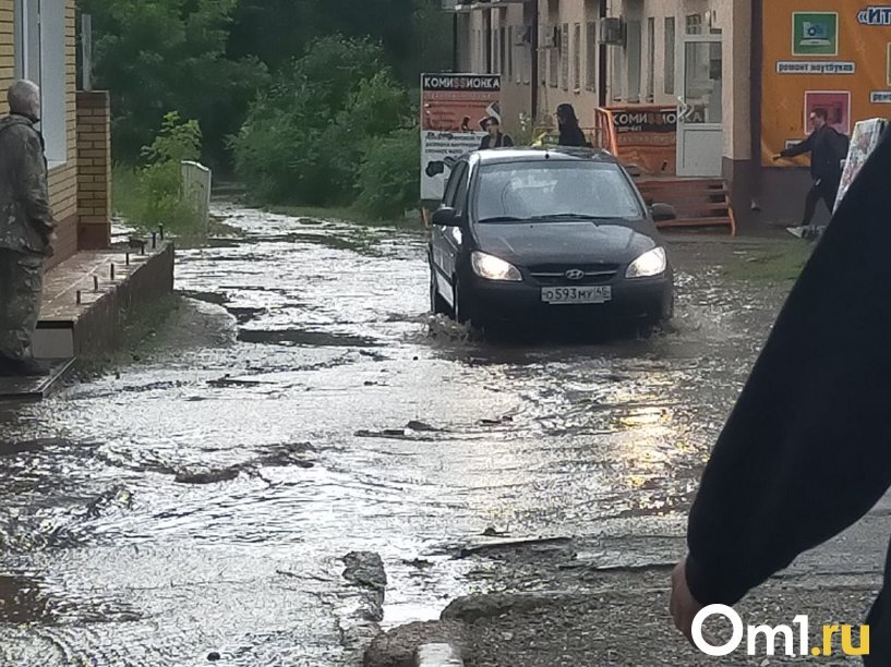 Пьяному лужа по колено. Лужи. Крупный град. Град в Омске. На Омск обрушился град.