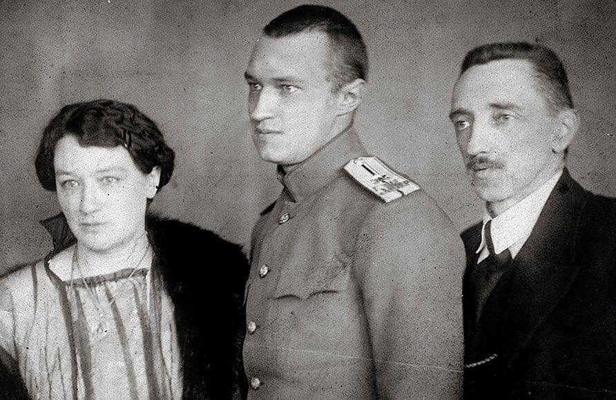 Иван Шмелев – великий русский писатель, чье имя долгое время было под запретом. Он писал удивительные тексты, в которых размышлял о судьбе страны. Большевики не принимали его взглядов.-3