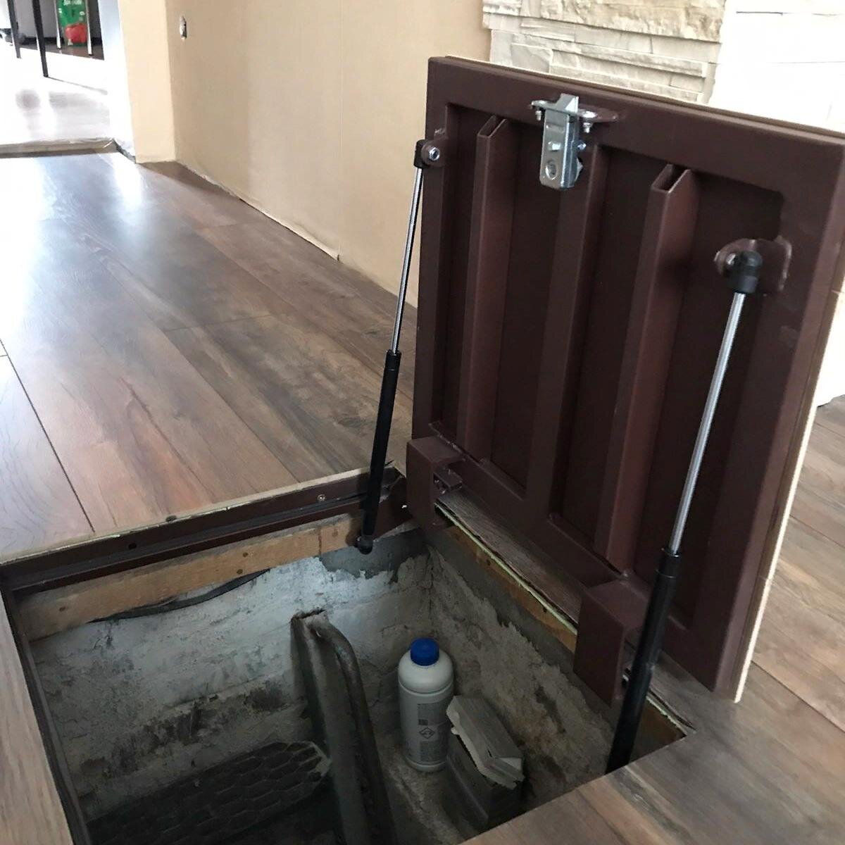 крышка люка в подвал. деревянный люк в погреб. люк в подпол. люк лаз 700х700. люк-лаз в подвал.