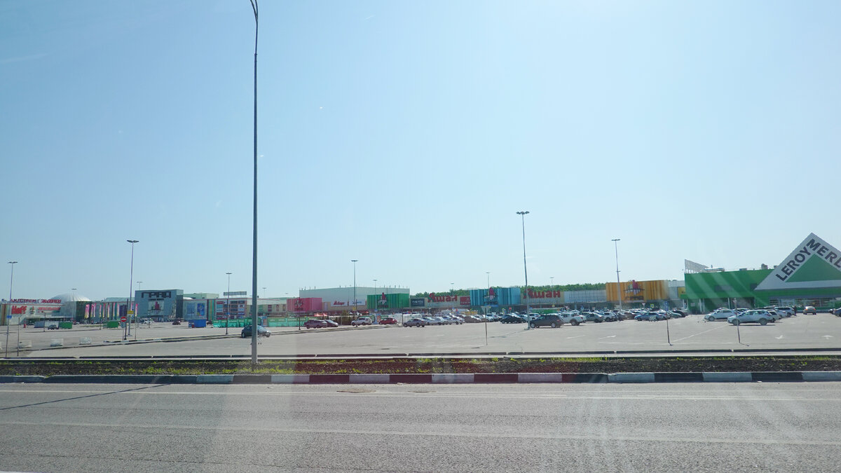 Торговый центр на выезде из Воронежа