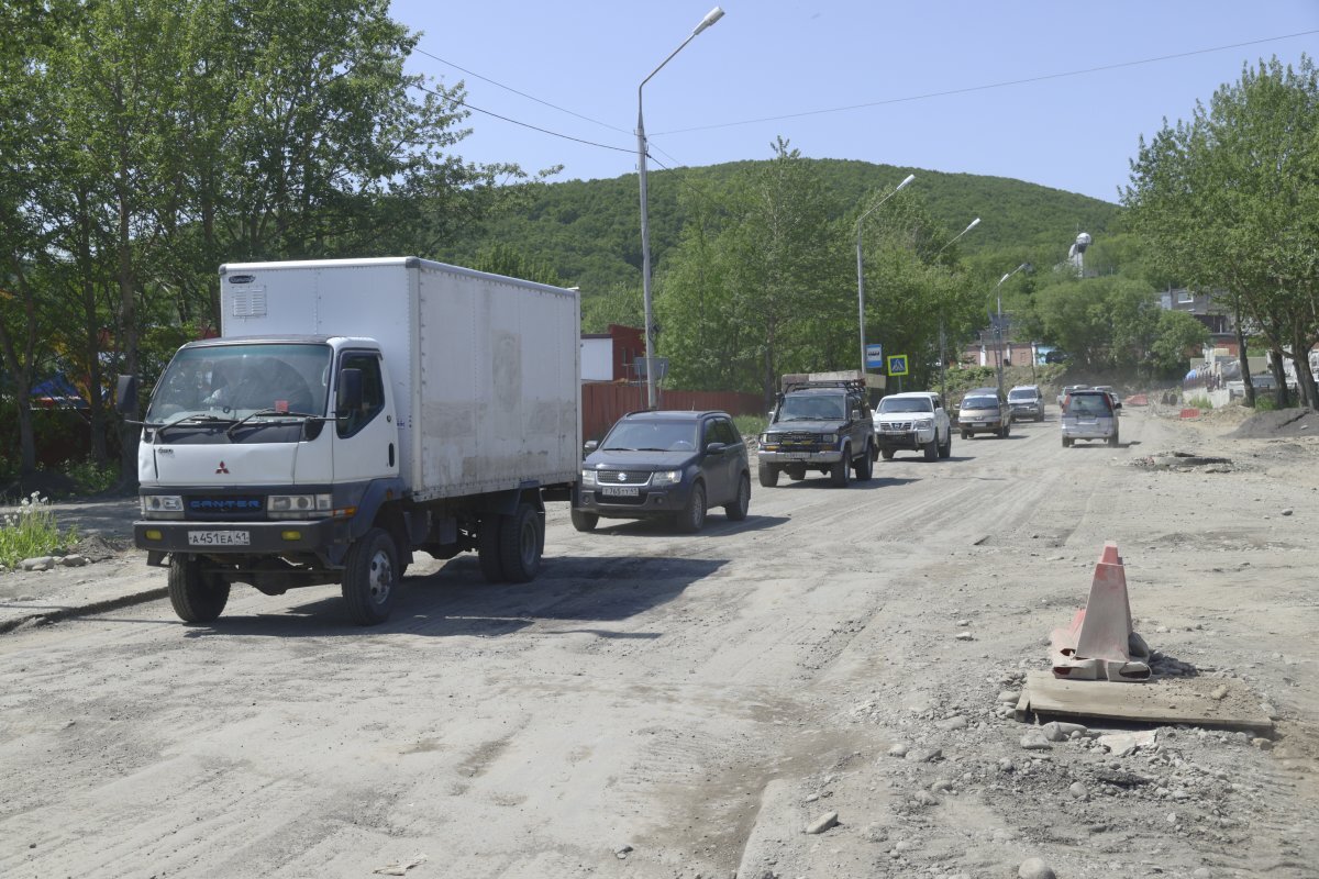    Частичную замену основания начали на дороге по Дальней в столице Камчатки