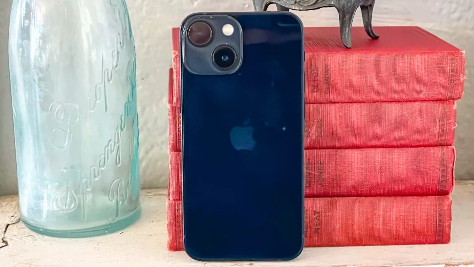 iPhone 13 mini - компактный смартфон с мощными техническими характеристиками