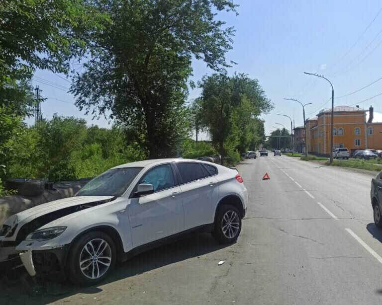    Автоледи на BMW в Новотроицке столкнулась с «Лада Калина» и влетела в дерево Белов Михаил Александрович