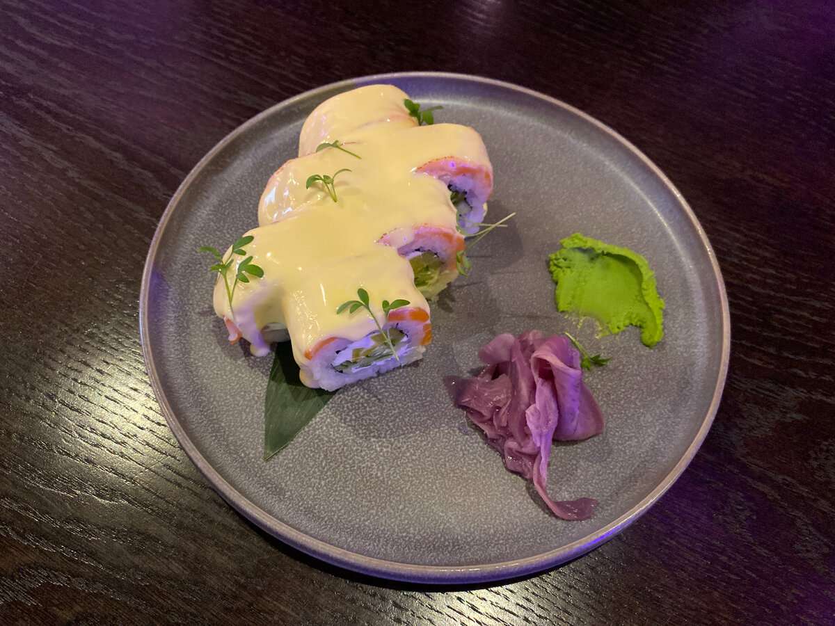 Сырный ролл с лососем, 650 р.