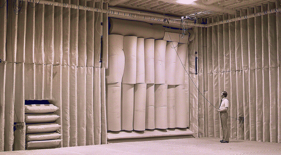     Безэховая камера NASA Wikimedia Commons, Donald Huebler