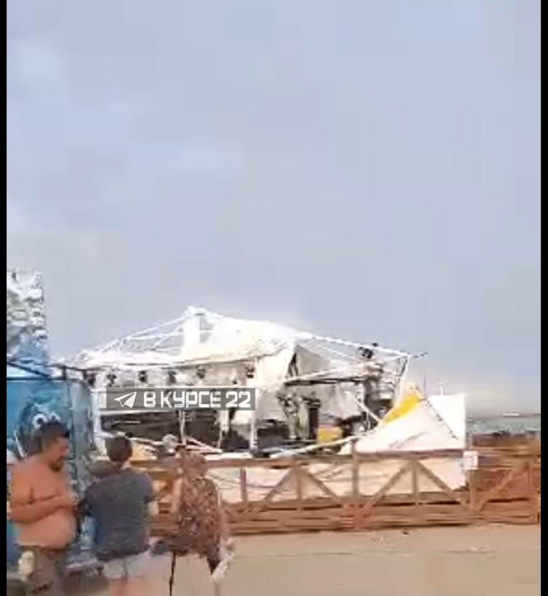 Ураган в татарии. Сильный ураган. Пляж сочи 2023. Яровое 2023. Ураган в омске.