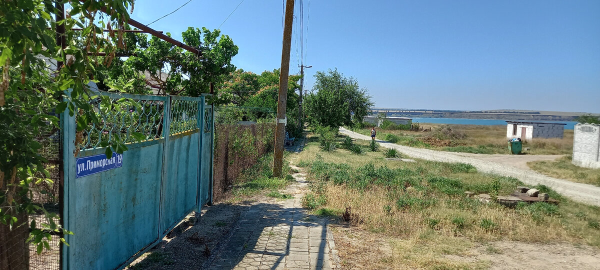 На улице Приморской  в селе Заводском