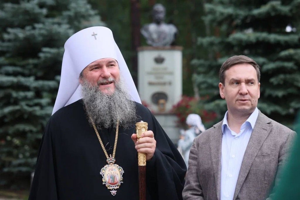    Владыка Евгений проверяет готовность Ганиной ямы к приему паломников