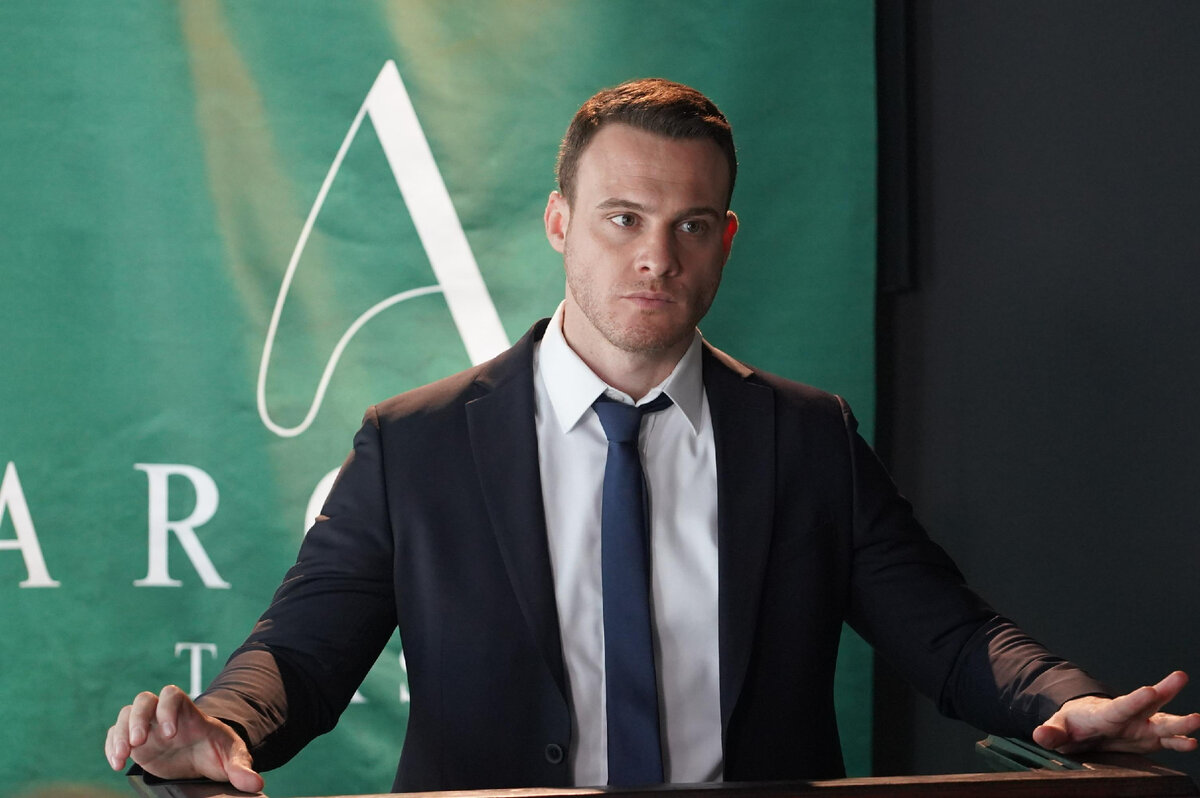 Кадр из сериала "Если сильно полюбишь". На этом фото Атеш очень сильно похож на Серкана Болата