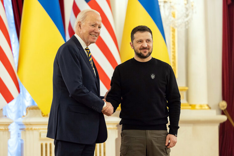    Джо Байден отклонил запрос Владимира Зеленского о вступлении Украины в НАТО, пишет Rzeczpospolita