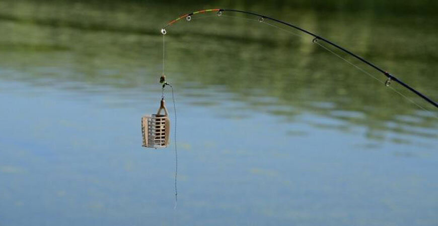 Донка и фидер — это два разных типа снастей, используемых при рыбалке. Вот основные различия между ними