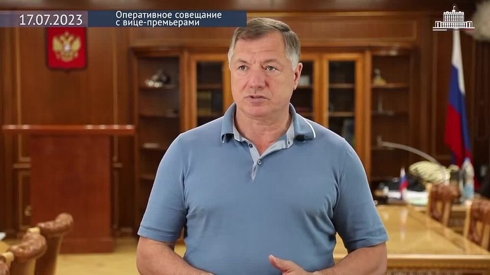 Когда-нибудь, ближе к зиме может, обязательно сделаю репортаж о тех личностях (их немало, но и не так чтобы много, не большинство точно) благодаря кому вся эта система работает. Мой личный рейтинг "античиновников", если учитывать тот негативный подтекст, который присущ этому слову.