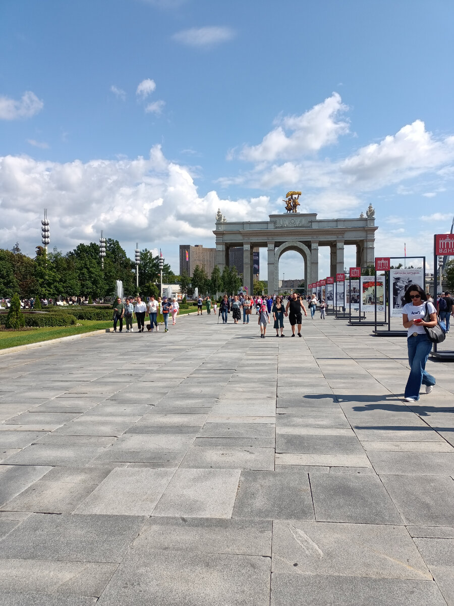 Центральный вход на ВДНХ