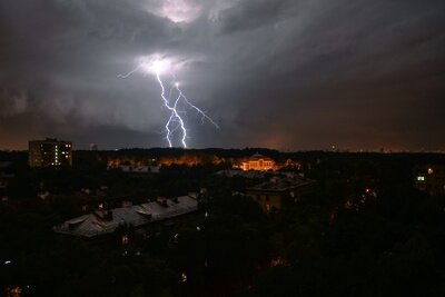    Гроза на севере Москвы ©Владимир Астапкович РИА Новости