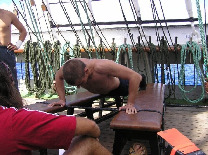 Спортивная олимпиада на Крузенштерне. Фото Калинина Вадима Сергеевича. Заметки кругосветки. http://samlib.ru/img/k/kalinin_w_s/kp/p2233647.jpg