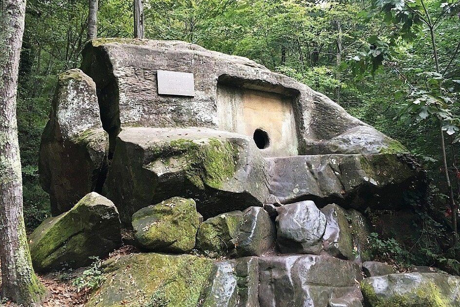 дольмены сочи. дольмены ачишхо. дольмен сочи лазаревское. волконский дольмен сочи. сочинский национальный парк дольмены.