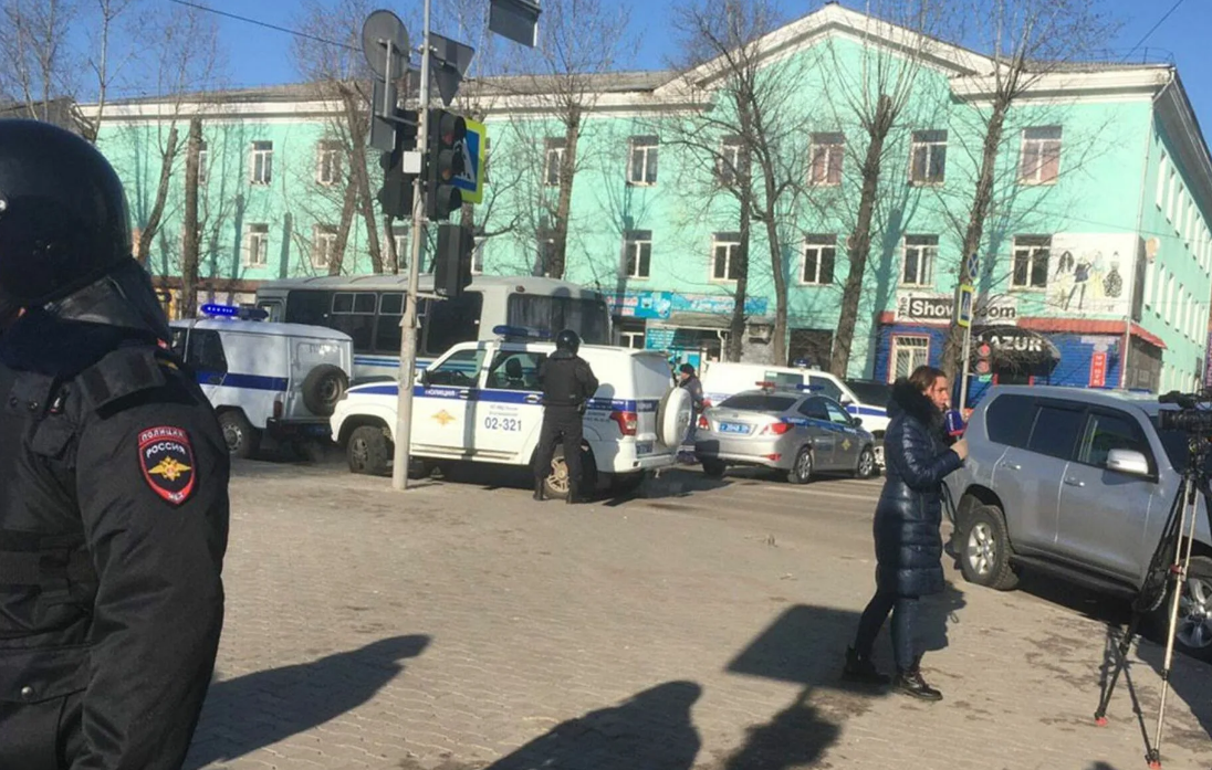 Чп в стране. Славянский бульвар парк победы катастрофа. Благовещенск стрельба в колледже 14 ноября 2019. Эмиль байрамов тверь авария. Чп в стране.