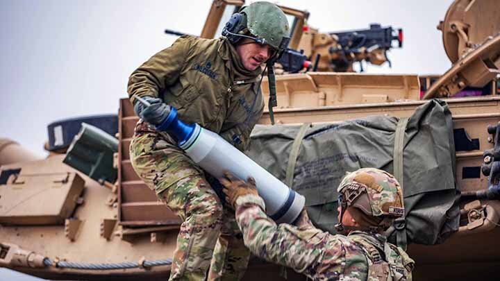 СОСРЕДОТОЧЕННОСТЬ АМЕРИКИ НА ПОСТАВКАХ ОРУЖИЯ НА УКРАИНУ ПОДОРВАЛА ЕЁ СПОСОБНОСТЬ РЕШАТЬ ДРУГИЕ СТРАТЕГИЧЕСКИЕ ЗАДАЧИ. ФОТО: SGT. JOHN SCHOEBEL/KEYSTONE PRESS AGENCY/GLOBAL LOOK PRESS