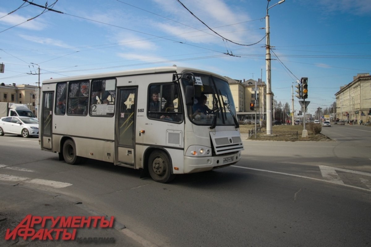    Маршрутка с пассажирами и легковушка столкнулись в Петрозаводске