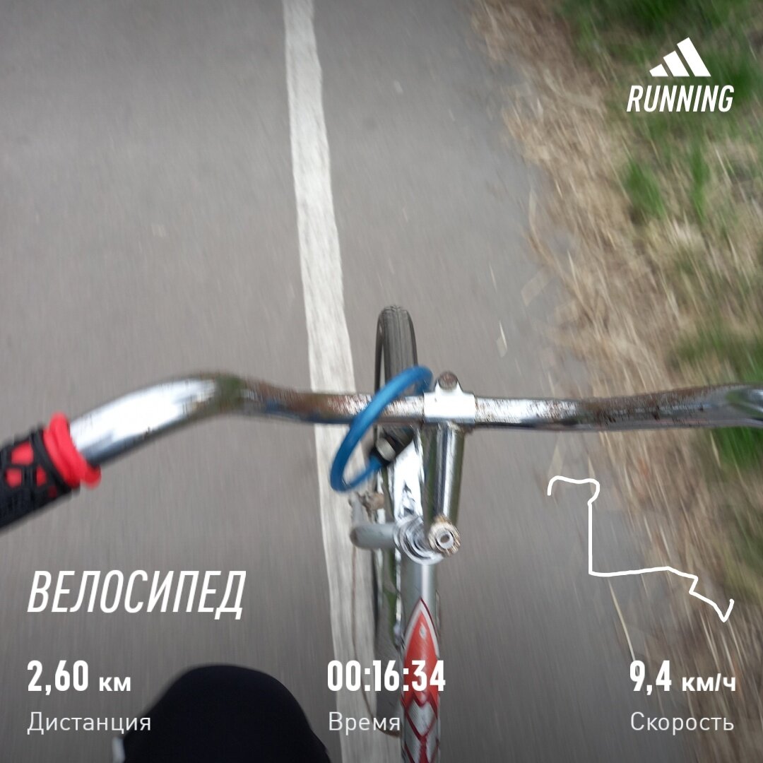 Одной рукой рулить, другой делать фотографию, тот ещё экстрим!))