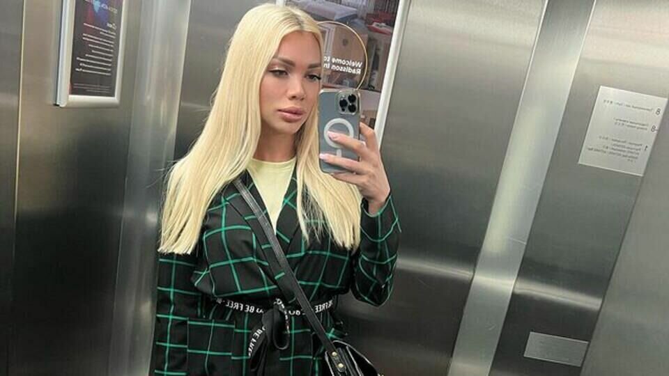     В Санкт-Петербурге таксист сильно избил трансгендера из Ростова Еву, сообщает телеканал РЕН ТВ.