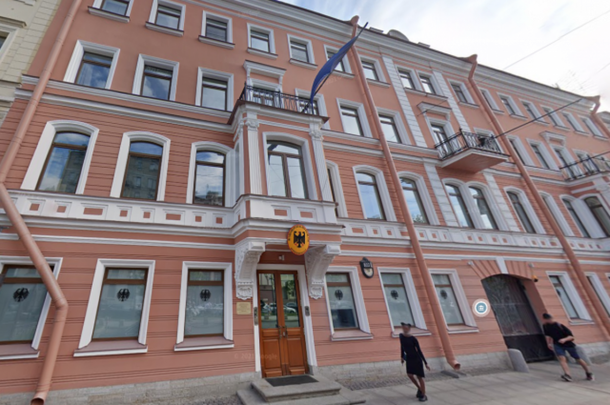    Из Петербурга экстренно вышлют трех сотрудников генконсульства Германии