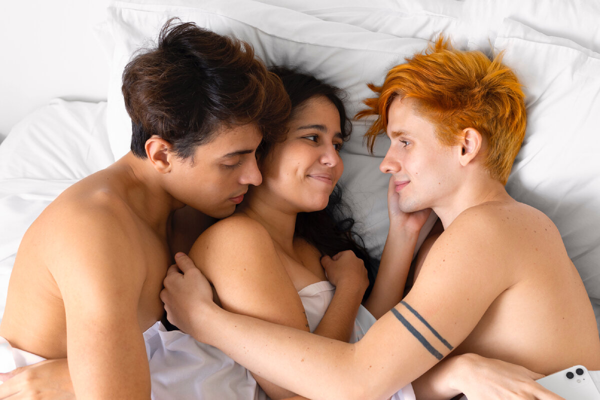 Секс втроем: как мужчины и женщины относятся к популярной фантазии | Мысли  о жизни... | Дзен