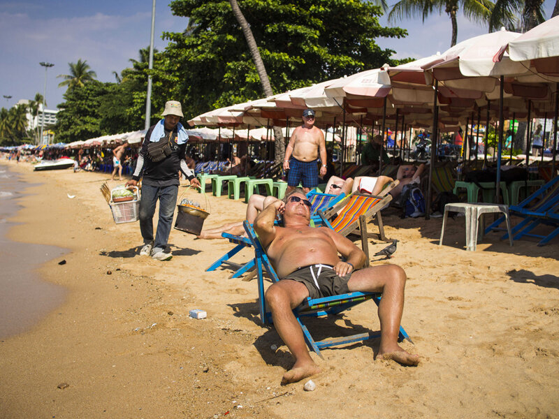 Отдыхающие на пляжах Таиланда.