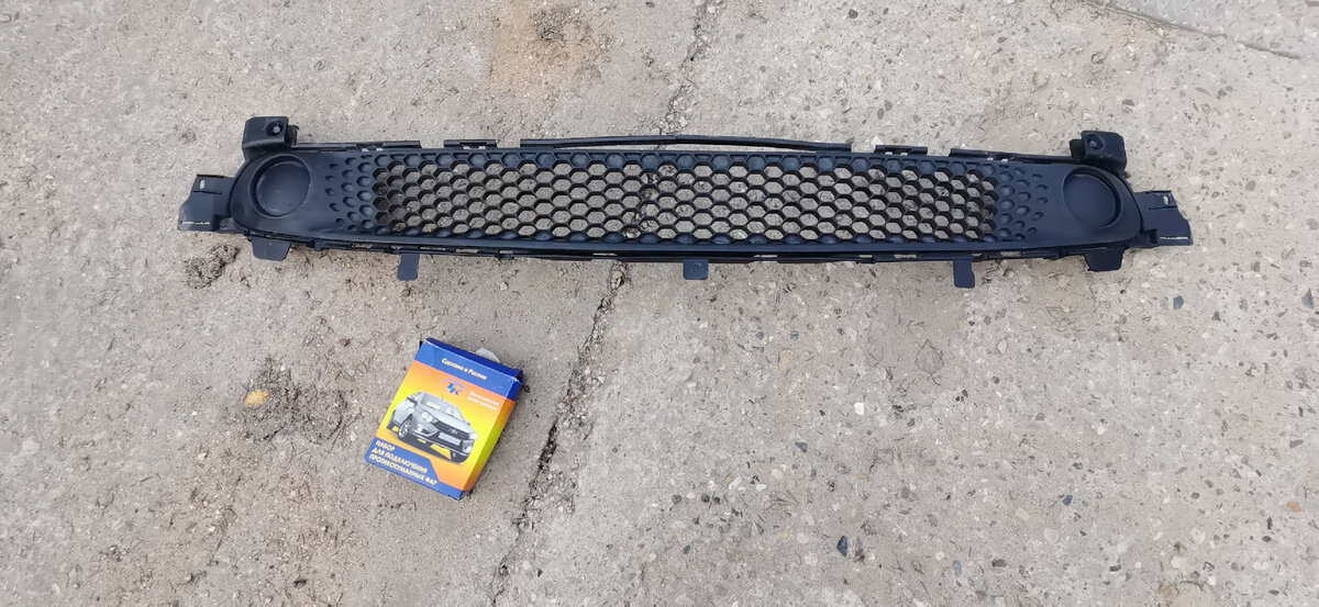 Первое - штатная решетка подойдет