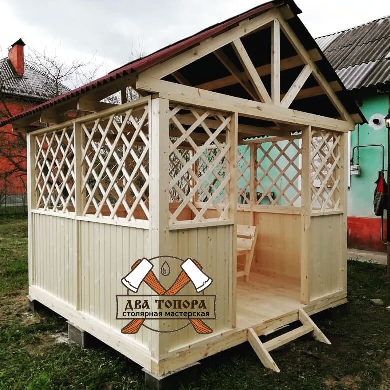 Беседка с двухскатной крышей