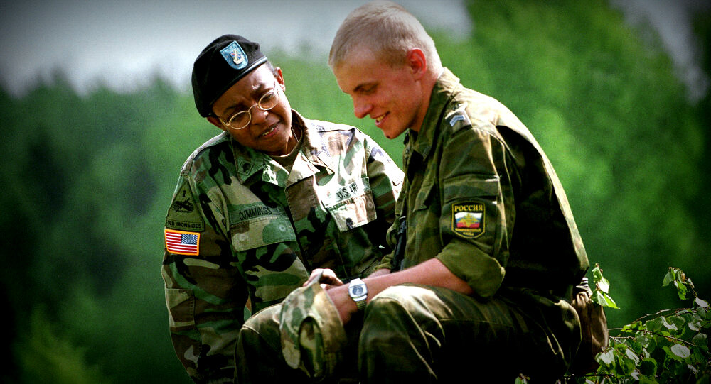 Российско американские учения Торгау 2005. Российские военные. Русский и американский солдат вместе. Российские и американские военные. Предательство армии