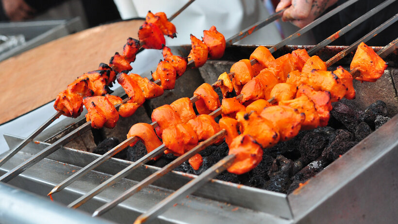    Куриный шашлык в маринаде с карри ©TIM HOGGARTH Flickr.com